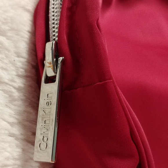 🎉2/$16 Calvin Klein Makeup Bag - Picture 4 of 7